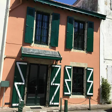 Apartment House With 2 Bedrooms In The Heart Of Biarritz, Walking Distance From *